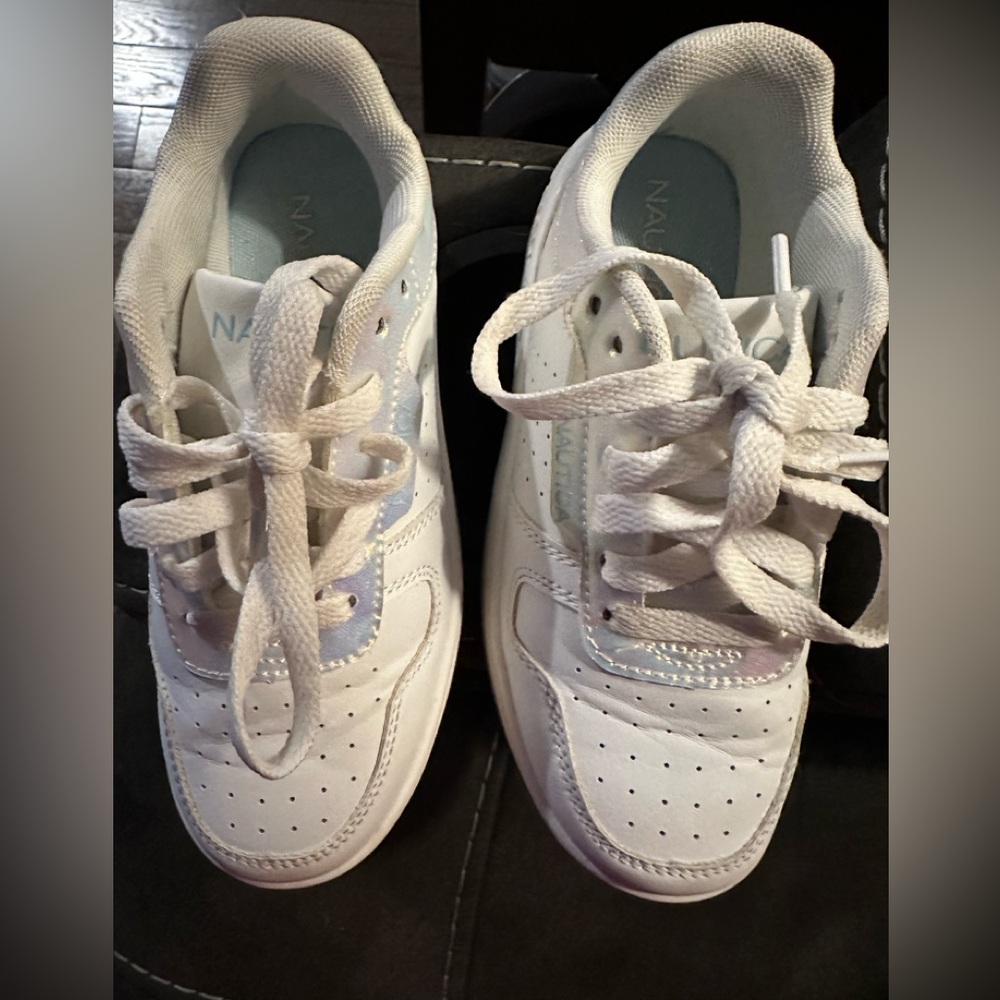 These sneakers by Nautica -Stafford style have a throwback vibe.